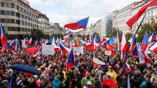 PRÁVĚ TEĎ RUTE V BERLÍNĚ:...čeká nás válka jakoU bojovali naši předkové!