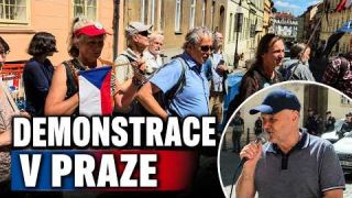 Demonstrace proti válečným choutkám NATO před americkou ambasádou